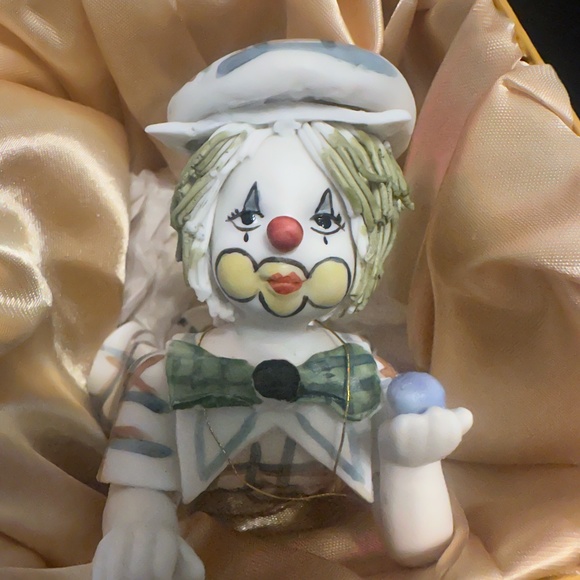 Vintge Porcelain Girl Clown by ARTE - Picture 2 of 8